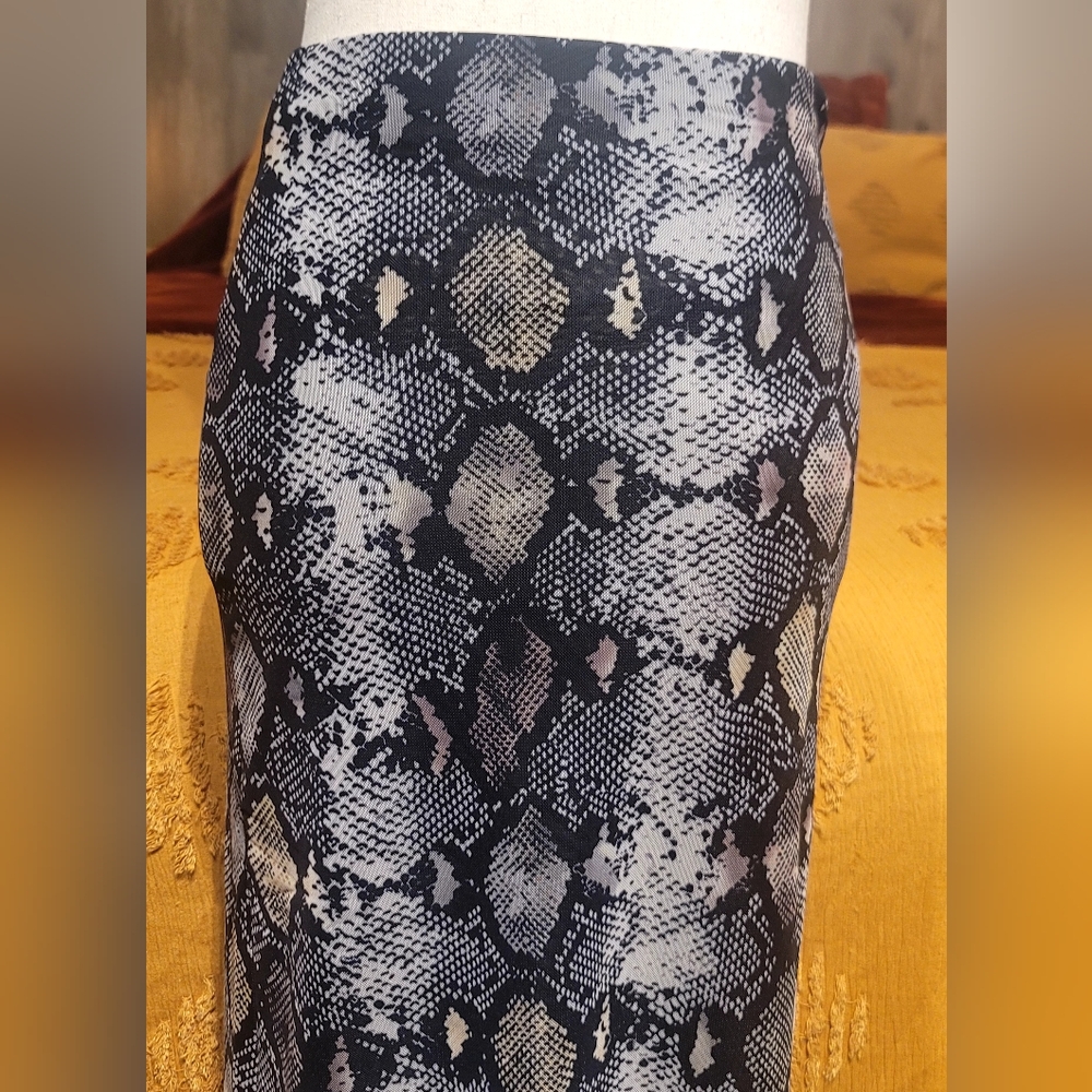 ZARA Snake Print Strech High-Waisted Skirt – NWT (Size Small) - Picture 3 of 7